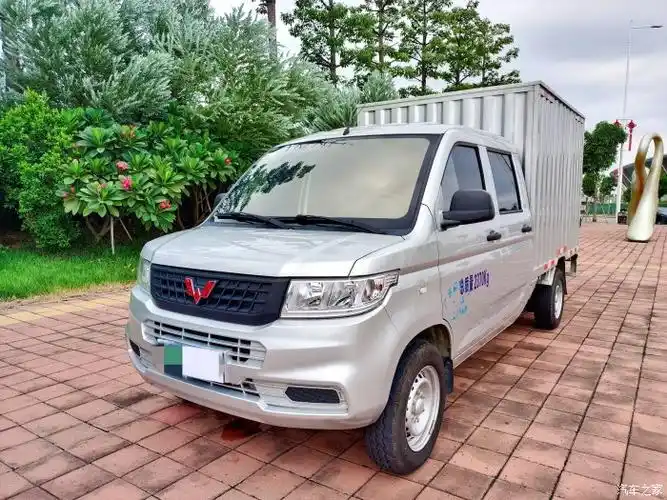 低价出售准新车五菱荣光新卡18双排货柜一台