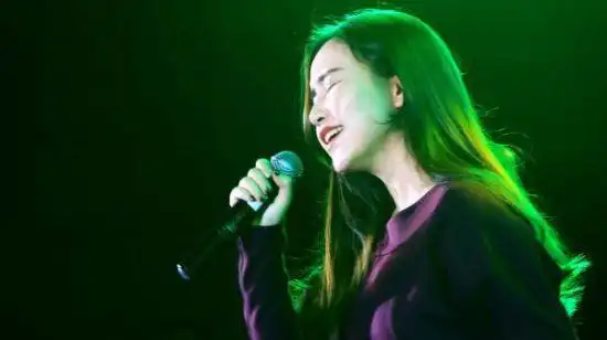 刘流爱女刘笑歌倾情演唱