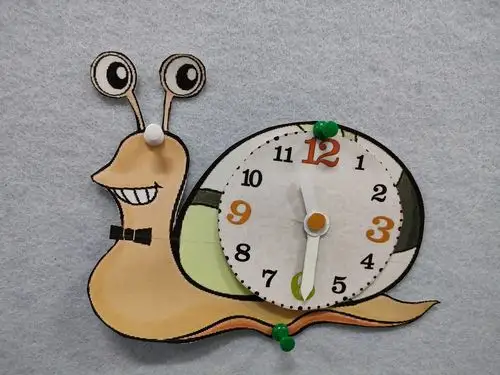 小钟面大创意——经开八小一年级数学组开展钟表制作主题活动