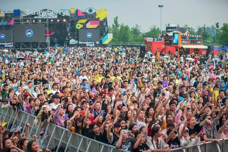 此次登陆成都草莓音乐节给现场观众