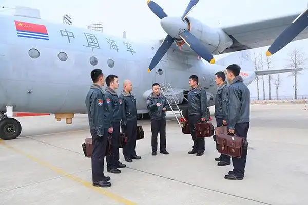 北部战区海军航空兵某部新年度开训首飞