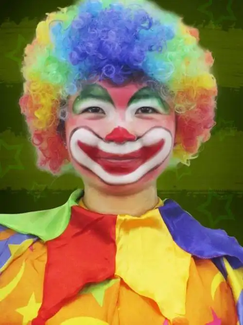 如何给小丑化妆