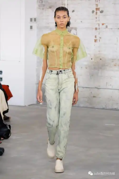 全身透明难度实在太大,只秀美腿的透明,半透明裙子和裤子更可能穿出街