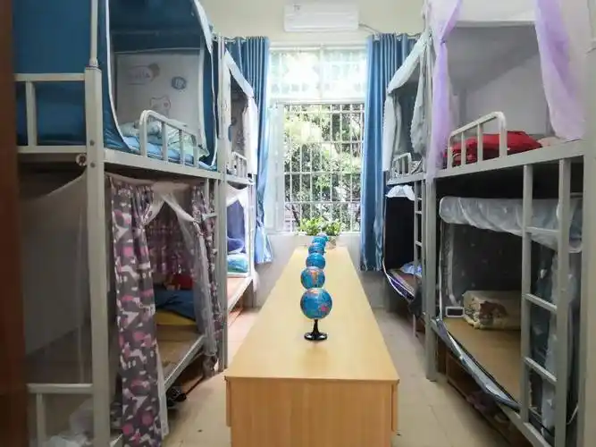 筑起安全防线共创文明校园柳州市领导带队莅临龙城中学开展食品消防