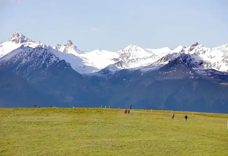 雪山草地,大气天成!