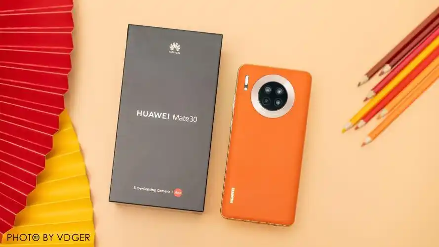 5g时代首款爆品华为mate305g丹霞橙体验素皮很别致