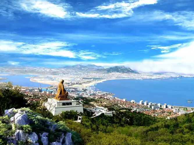 威海赤山风景区蒙山龟蒙景区,位于山东省临沂市平邑县,主峰龟蒙顶海拔