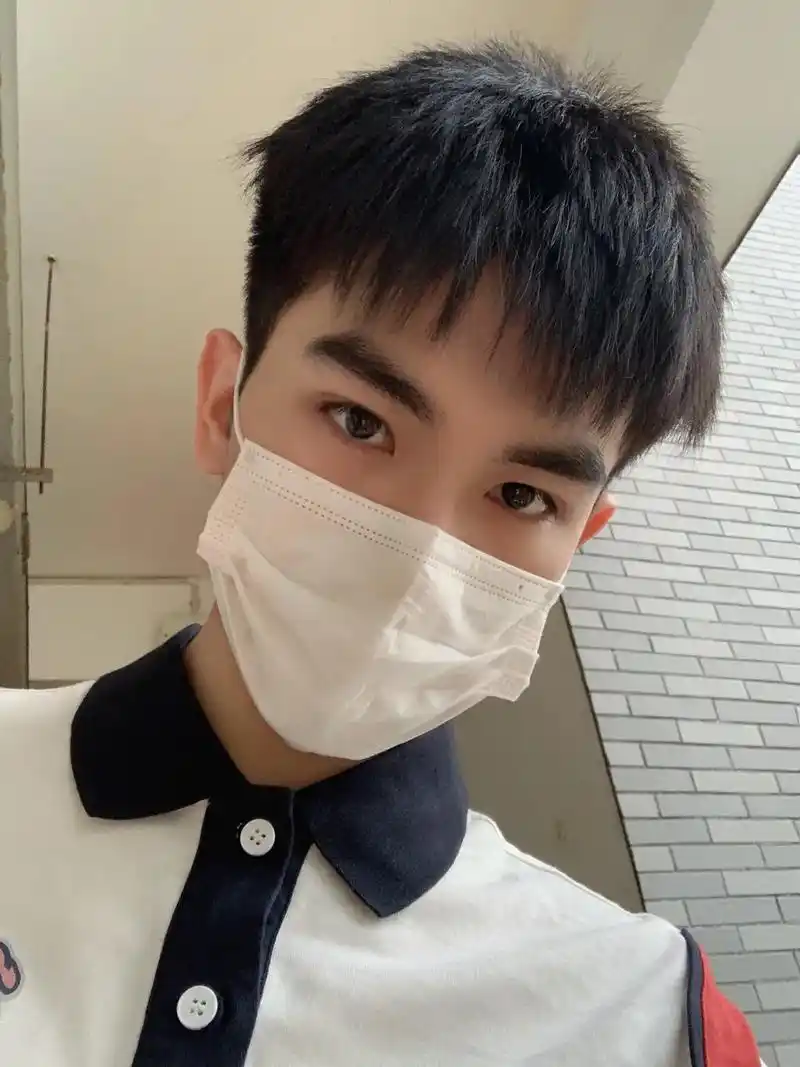 我怕我摘下眼镜认真你会受不了.短发日记04 #天蝎座 #男生 - 抖音