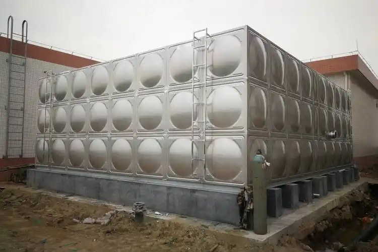 贵州六盘水工地第7台50吨水箱正在施工中宏量水箱