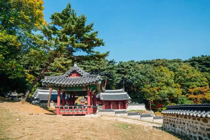 南汉山城堡垒在秋天在光州, 韩国