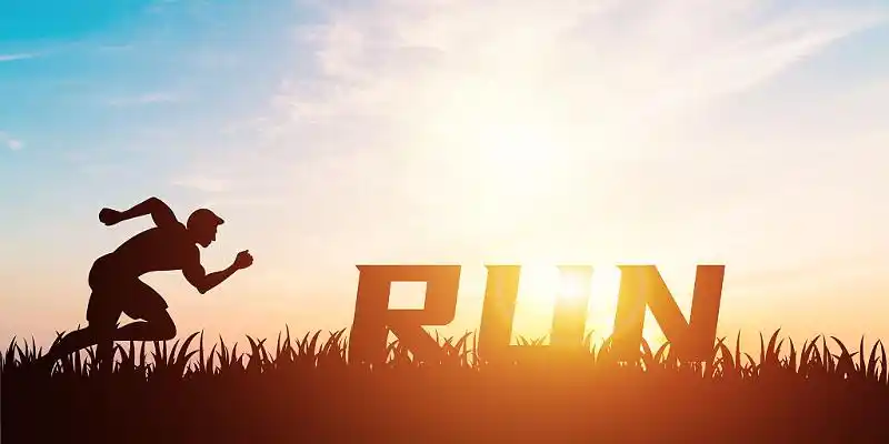 简约天空唯美光效人物励志正能量展板背景