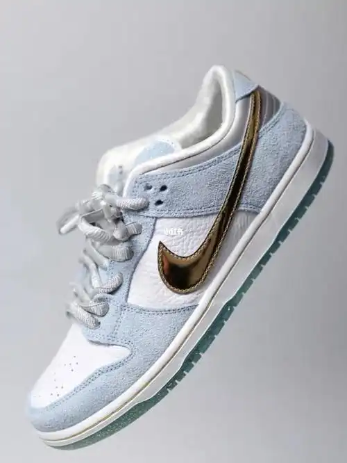 球鞋名称:sean cliver x nike sb dunk low冰雪奇缘球鞋介绍:鞋子整体