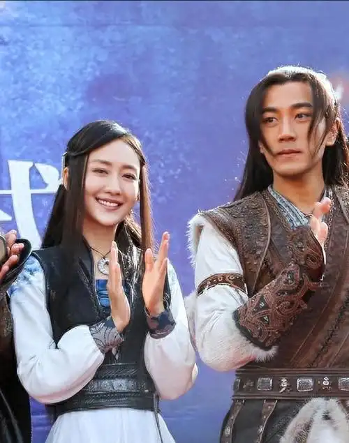 当时的他们正在合作拍摄《莽荒纪》,作为男女主角