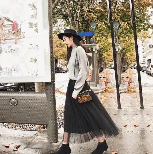 刚上新的"小香风"套装,搭配小白鞋,显年轻又好看,谁穿谁时尚