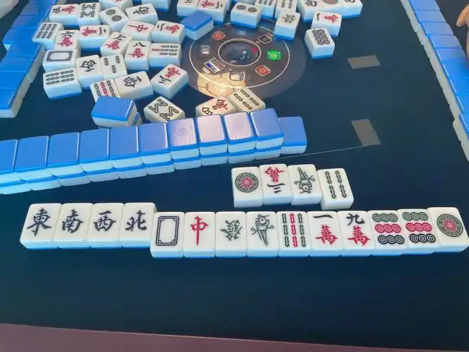 今天大牌不少,小三元清一色混一色十三幺可惜的是98不太给力,十三幺