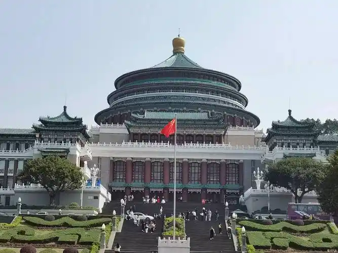 宏伟不失典雅,庄重大气之重庆标志性建筑之一人民大礼堂-爱卡汽车网