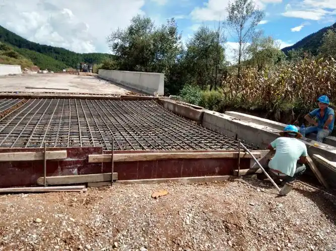 施工点5:k77 450桥0#桥台搭板施工,工人4人.