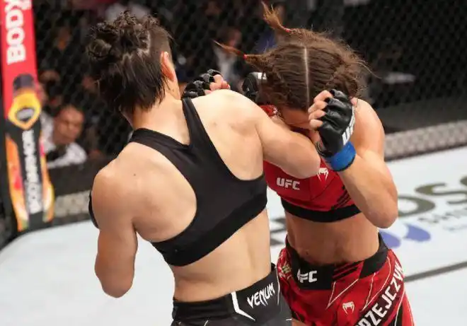 乔安娜回应被张伟丽ko眼前一黑脑子嗡嗡作响后脑勺大块淤伤