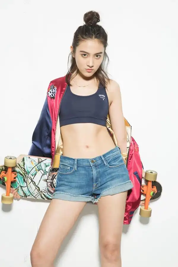 实力演员罗昱焜青春时尚大片 展现阳光率真