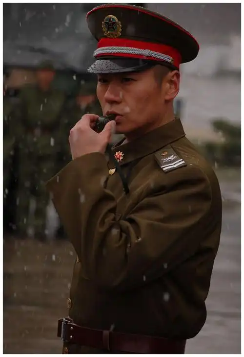 十年龙套,曾搭档谷智鑫,妻子身份成谜,如今37岁红得不像话|徐佳|我是