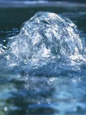 神奇泉眼能听得懂人话?大喊"来水啊,要喝水"泉水就哗啦啦的流