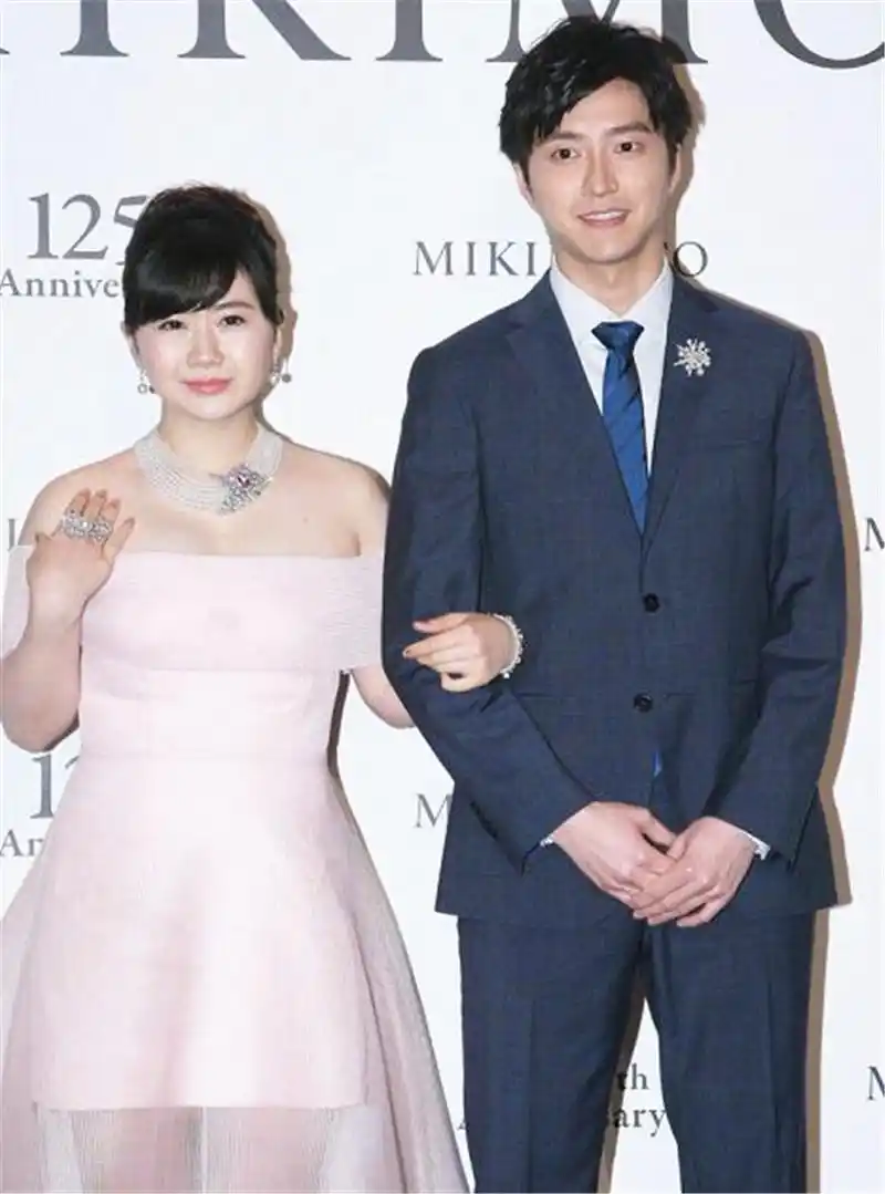 福原爱携富豪老公现身活动,网友:这才是最萌身高差