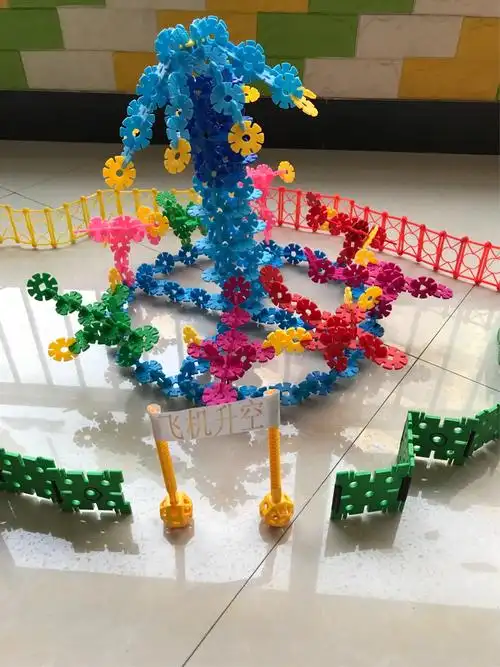 感受游戏精彩 分享教研智慧——义井幼儿园雪花片主题建构游戏观摩