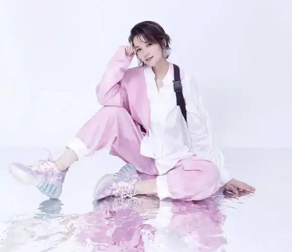 原创美女歌手程响出生于安徽淮南气质清新不失甜美着实令人心动