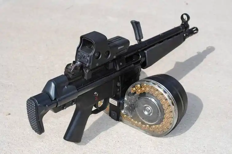 图集:美国生产的"奶罩"形弹鼓,枪管打红了子弹还没打完