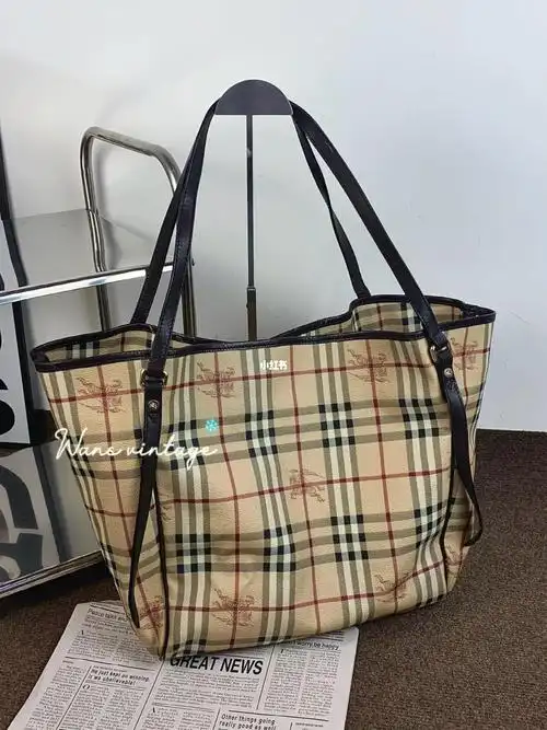burberry经典战马格纹拼皮水桶托特包