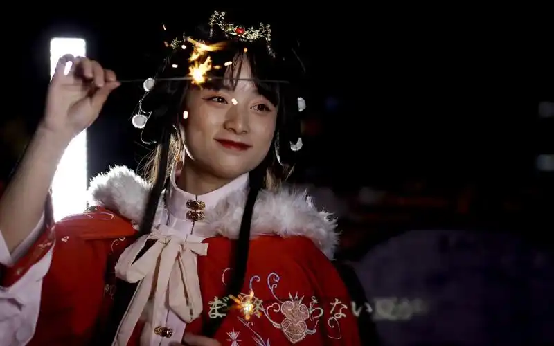 活动  【hdr】汉服烟花人像夜景测试