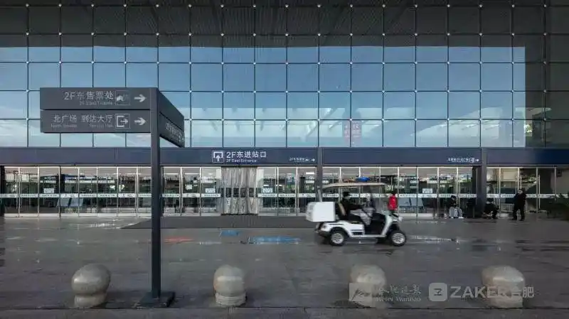 合肥南站到达层合肥地铁 2 号线三里庵站合肥地铁 1 号线车厢内大钟楼