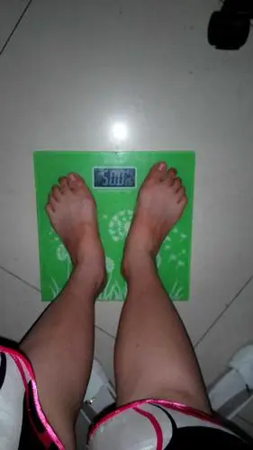 今天早晨空腹体重是100斤整