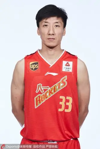 八一写真出炉:王治郅军装亮相 刘玉栋居c位