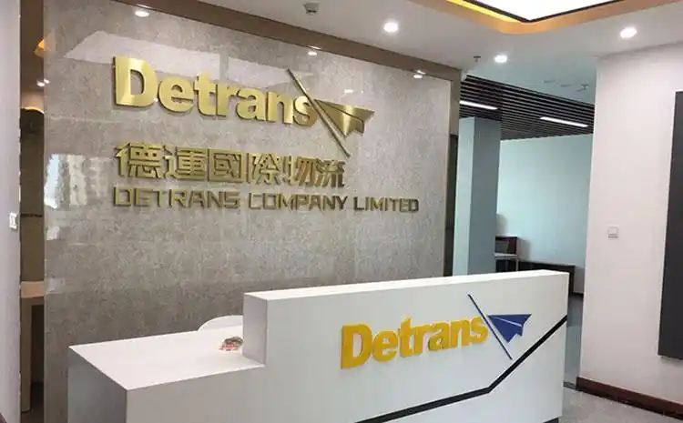 企业前台背景墙采用液晶剪接屏