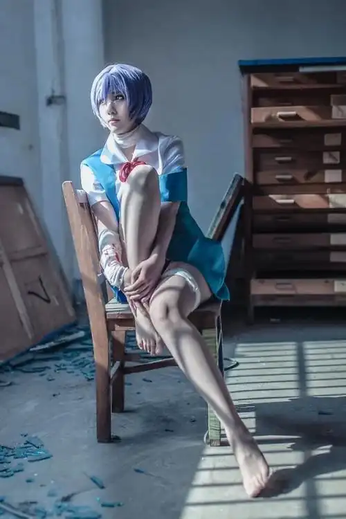 绫波丽 校服 _ 不想继续做咸鱼的穆穆 _ 哔哩哔哩相簿