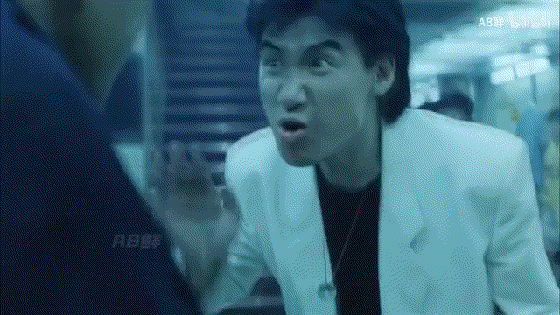 张学友饰演的乌蝇哥也能劝人饮饮茶,喝喝酒,这样何尝不是和团队打成一