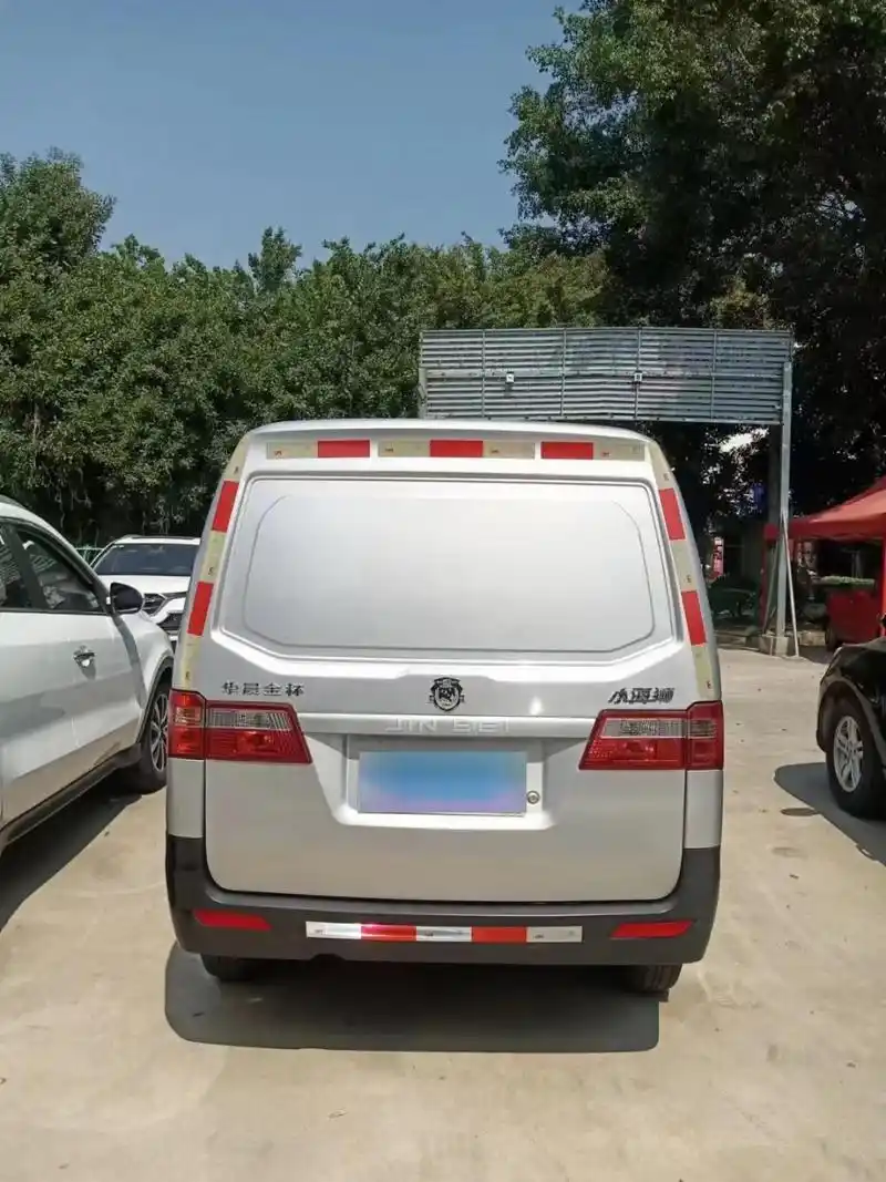 2020年11月份上牌金杯小海狮封闭式小货车,汽油手动挡5速,排量1.