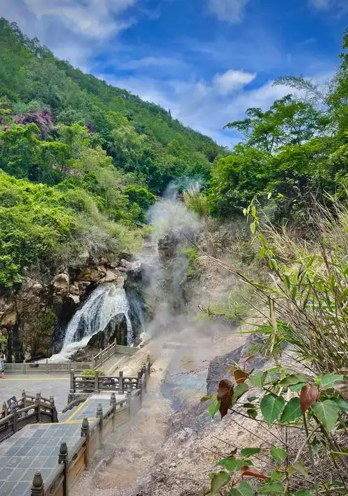 大自然在腾冲热海景区洒下了无可计数的地热奇观
