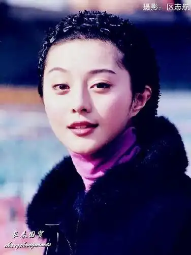 2020-10-30 14:00 近日,长春国贸看到一组范冰冰早年旧照曝光.