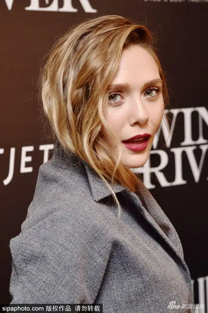 组图:"红女巫"奥尔森灰色长裙熟女范 深v小露性感_高清图集_新浪网