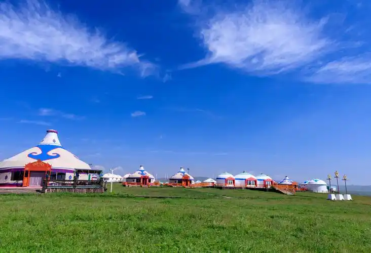 辉腾锡勒大草原蒙古包群 - 内蒙古贝尔生态旅行社