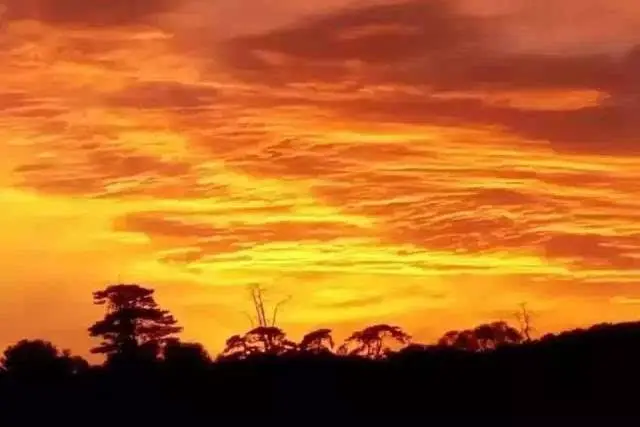 你被火烧云刷屏了吗?承德人的朋友圈一片火红!