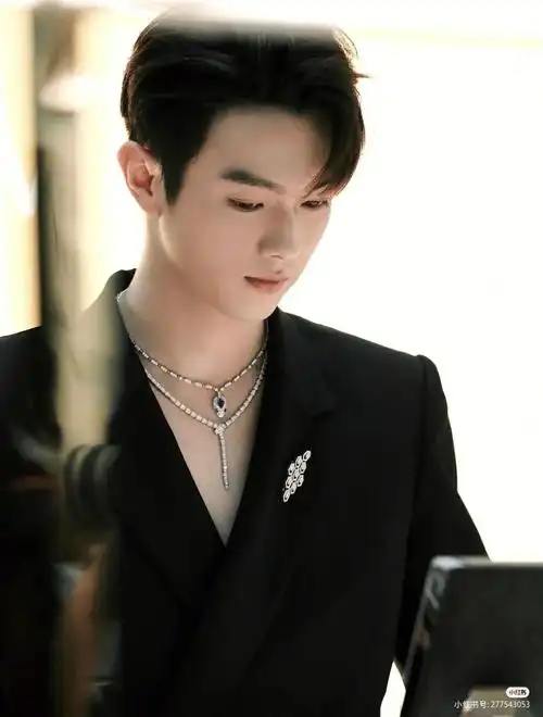 许凯的神仙颜值古装现代都帅