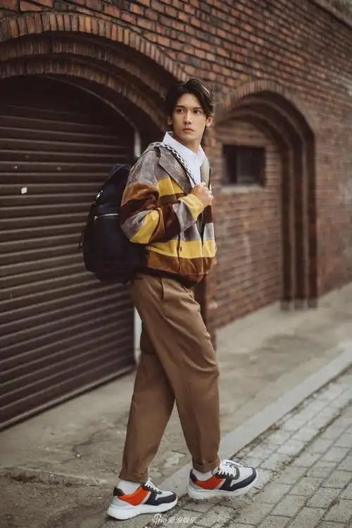 关智斌深夜返港笑不出来 称已联络过张致恒