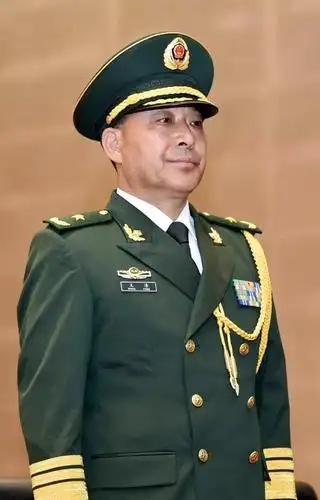 参谋长秦天,政治工作部主任颜晓东,后勤部部长孔诚出席晋600_937竖版