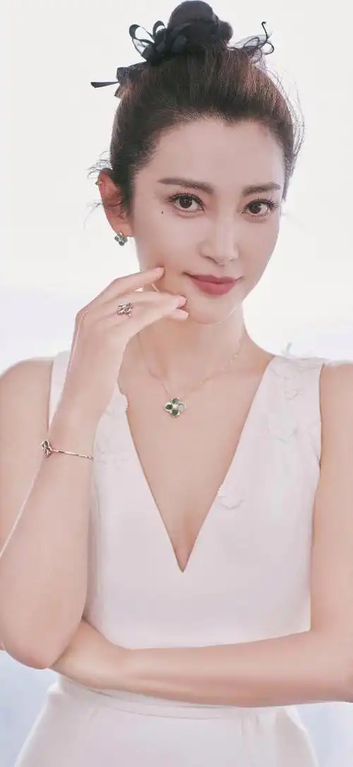 知性美女李冰冰