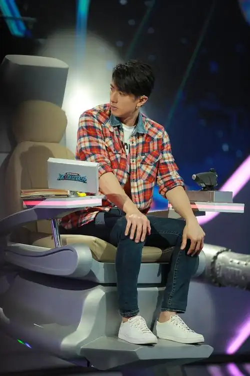 这就是铁甲迎踢馆赛吴尊暴风成长