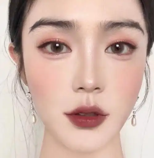 这中嘴唇最大的特点是上齿和下齿相对,然后闭上嘴的时候,牙齿不能错开