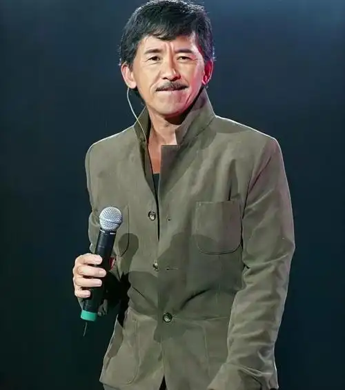 古稀之年的林子祥,被爱情滋润的他,焕发出年轻人的朝气